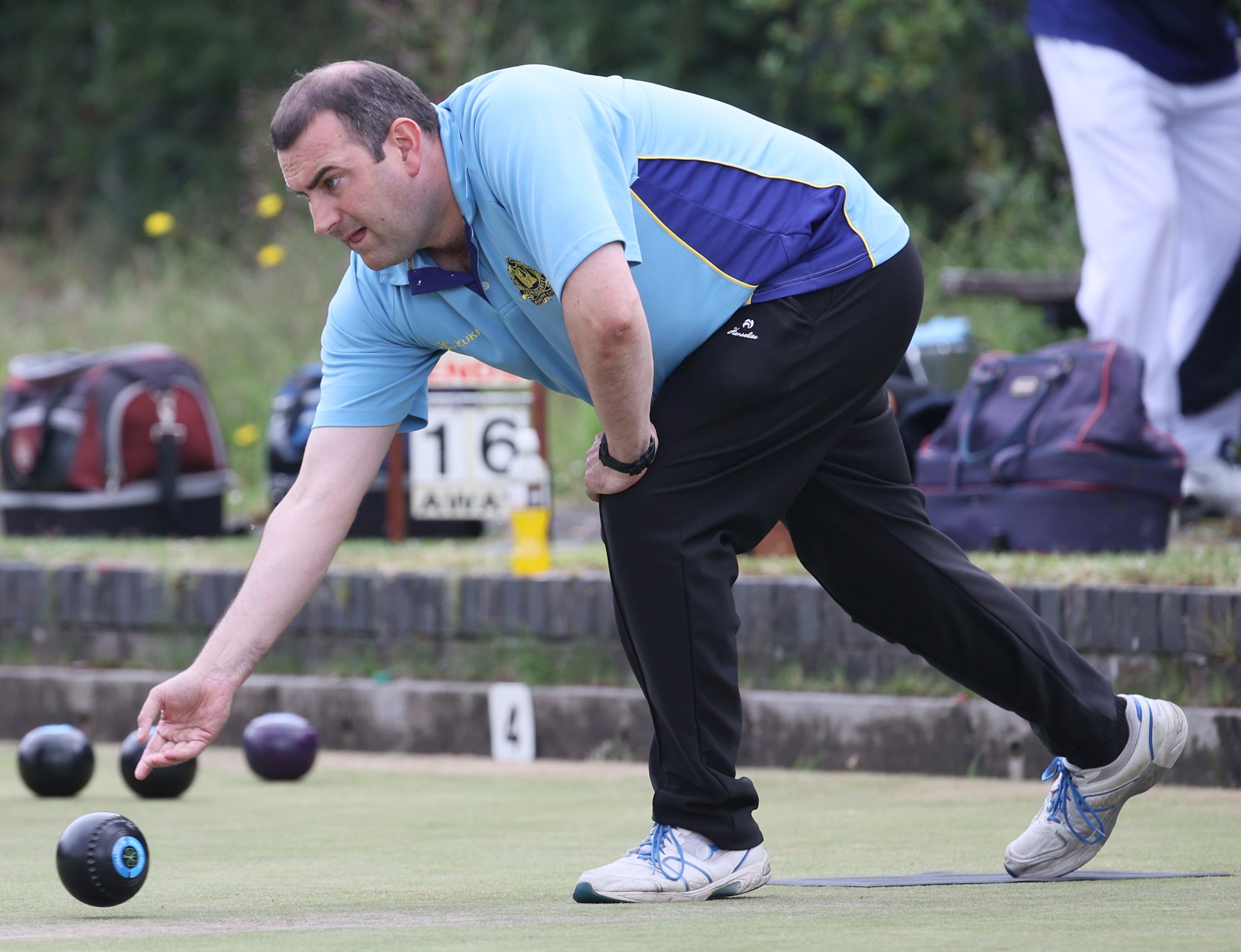 Lisnagarvey bowling team members on the green
