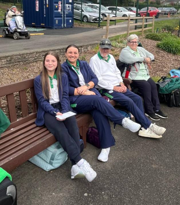 Team bowls at Warren Gardens